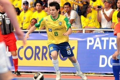 Com atleta da seleção brasileira, Pompeia recebe partidas de futsal dos Jogos Abertos