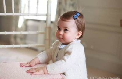 Família real divulga fotos da princesa Charlotte