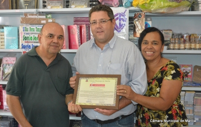 Vereador Samuel da Farmácia entrega votos de congratulações para livraria Novo Amanhecer