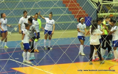 Futsal: primeira vitória anima meninas