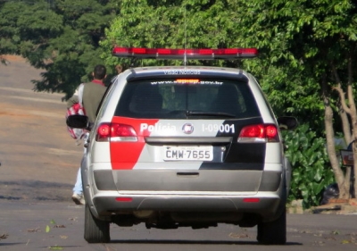 Dupla é flagrada preparando crack para a venda na zona sul