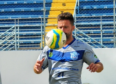 CRISE NO MAC: jogadores Alex Bruno e Netinho pedem para sair