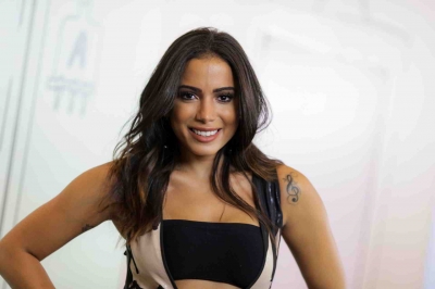 Anitta assina contrato com agência de Rihanna e Adele