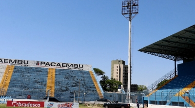 Abreuzão recebe melhorias na iluminação e no gramado