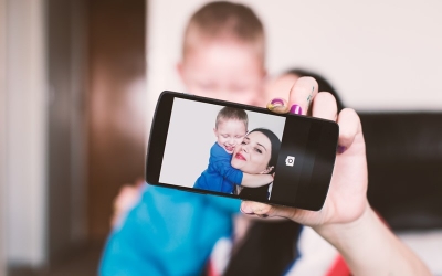 Motivos para você não postar fotos de seus filhos na internet 