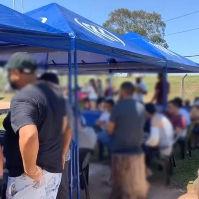 Proprietário de chácara é notificado por aglomeração em partida de futevôlei