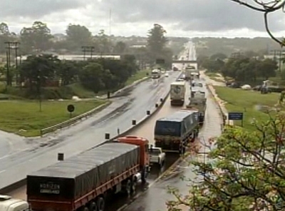 Temporal alaga a rodovia Raposo Tavares