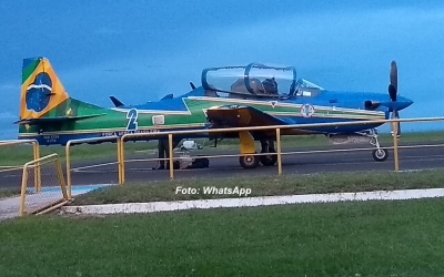 Esquadrilha da Fumaça: aeronave pousa em Marília e "agita" aeroporto