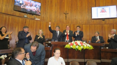 Unimar recebe homenagem da Câmara pelos 60 anos. Reitor anuncia Hospital Oncológico