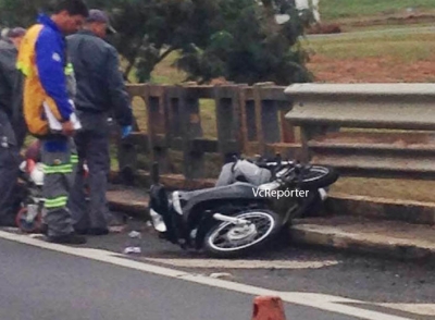 Queda de moto deixa um ferido na zona sul