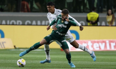 Palmeiras derrota Santos e amplia vantagem no Brasileirão