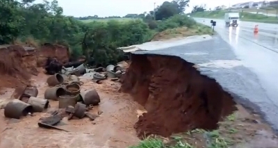 Chuva Forte Provoca Acidentes E Amea A Trecho Da Sp Vis O