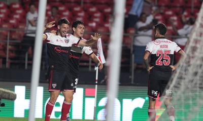 Com Calleri artilheiro, São Paulo bate o Coritiba no Morumbi