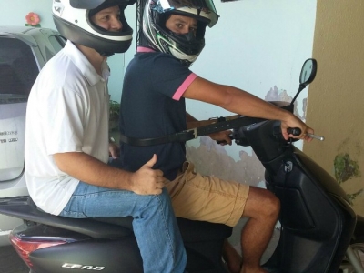 Motociclista recebe multa por 