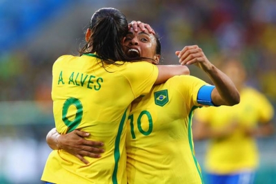 Meninas do futebol estreiam vencendo: 3 a 0