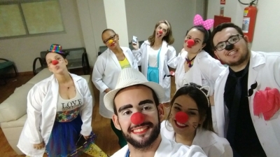 Sorria leva diversão e saúde para pacientes internados no HBU