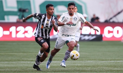 Palmeiras e Atlético apenas empatam e Corinthians assume liderança