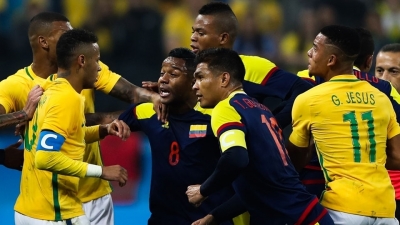 Caçado em campo, Neymar desencanta, faz de falta e garante Brasil na semifinal