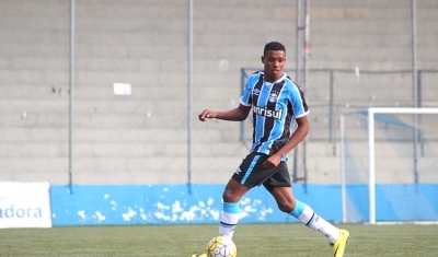 MAC acerta com lateral direito ex-base do Grêmio-RS