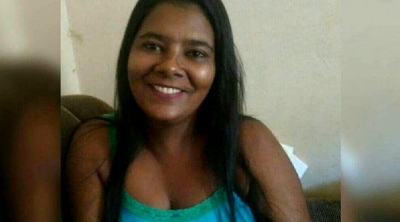 Mulher é morta a facadas na frente dos próprios filhos