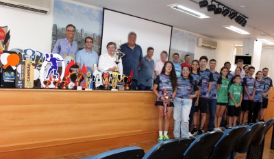 Equipe de tênis de mesa de Marília supera mais de 500 medalhas na temporada 2023