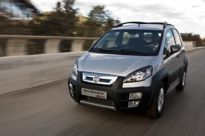 Minivan veterana fica mais recheada e sobe preços 