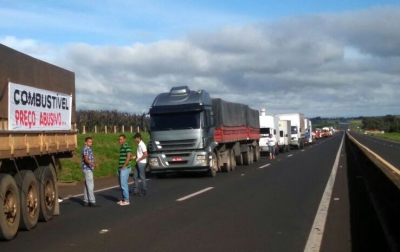 Greve dos caminhoneiros chega à região