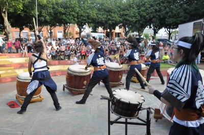 Garça: grupos artísticos se apresentam em praça do Jardim São Lucas