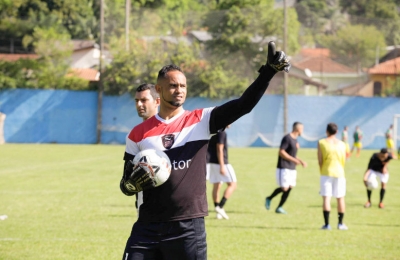 Goleiro Bruno tem contrato rescindido após 45 minutos em campo