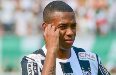 Perto de julgamento, Robinho vive de renda e não desiste de jogar no Santos