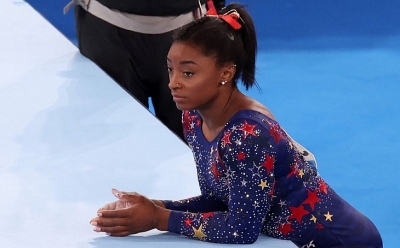 Simone Biles vai disputar a final da trave após desistir de cinco provas