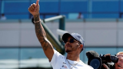 Lewis Hamilton renova contrato com Mercedes até 2020