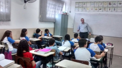 Vereador Marcos Custódio faz palestra no Colégio Assembleiano