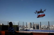 Pizzaria faz delivery com drone e entra na mira de Anac e FAB