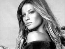 Estou gostando de envelhecer                    , declara Gisele Bündchen