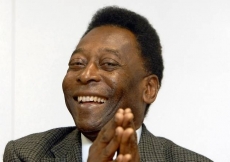 SAÚDE: Pelé é transferido                para Unidade de cuidados especiais de hospital