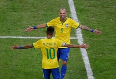 Brasil vence Argentina: 2 a 0       e leva troféu no Superclássico das Américas