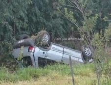 Carro capota na rodovia             entre Garça e Álvaro de Carvalho