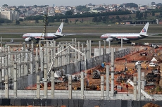 Faltam 10 dias para a Copa           e os aeroportos estão inacabados