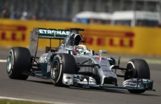 F-1: Hamilton vence GP               de Cingapura e lidera