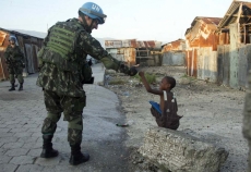 Soldados do Exército trazem     vírus do Haiti para o Brasil