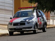 Três são presos após assaltar loja