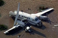 Avião com nove pessoas cai no Rio da Prata