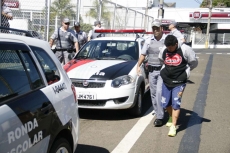 Homem ameaça a ex e é preso        com pistola e drogas