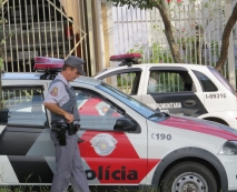 Ladrão furta bolsa de mulher             proximo ao cemitério