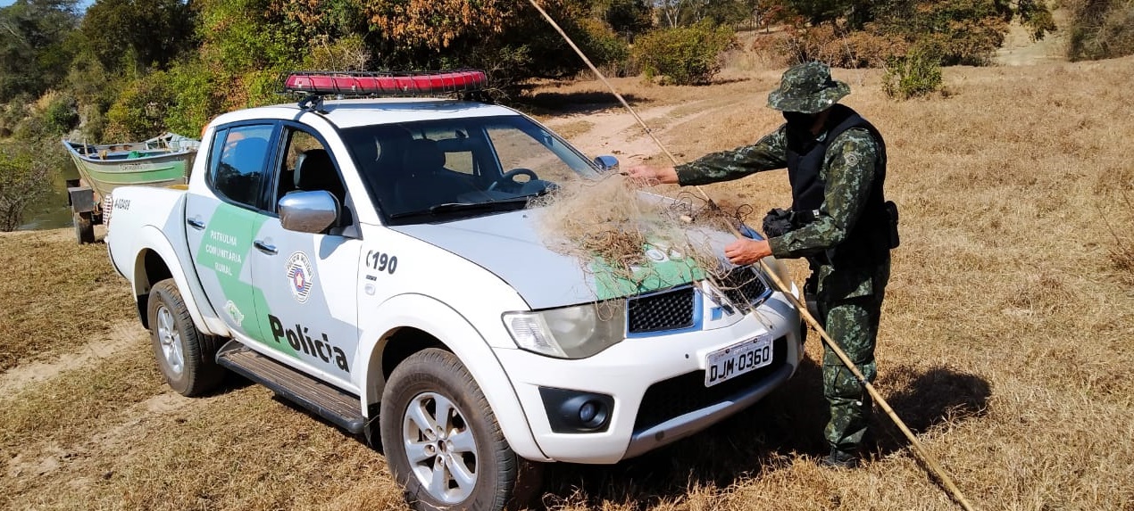 Polícia Ambiental Marítima apreende rede de pesca irregular em São